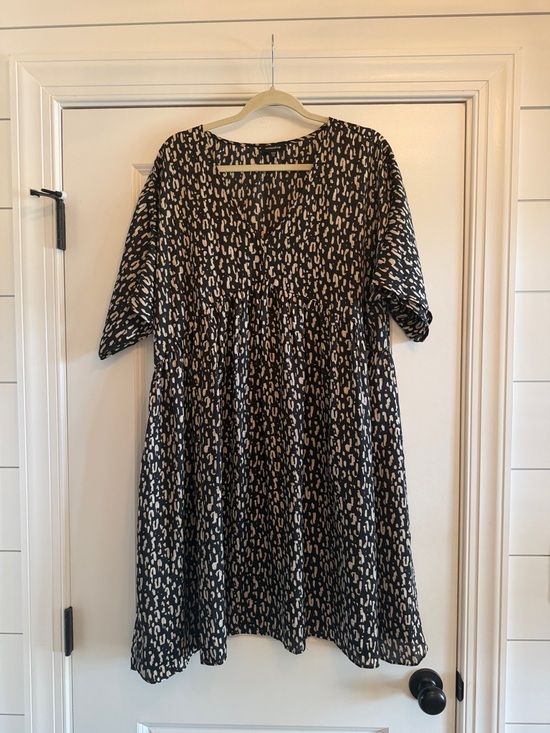 mittoshop Dresses & Skirts - mittoshop Black and Cream Abstract Print Top